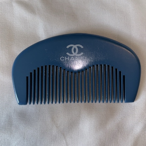 CHANEL Blue Travel Comb And Button Close Denium Pouch Set - Picture 2 of 15
